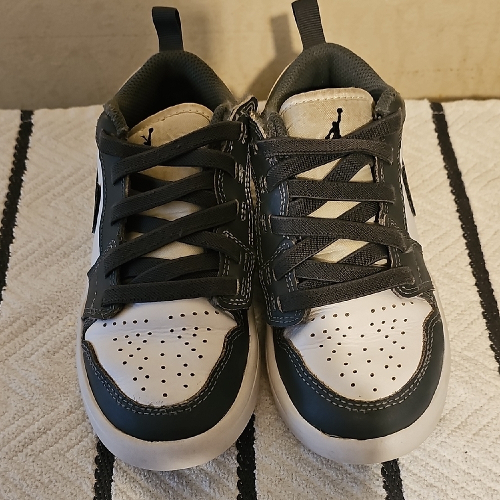 Nike Black and White Sneakers Classic Design